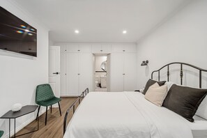 3 chambres, fer et planche à repasser, Wi-Fi, draps fournis