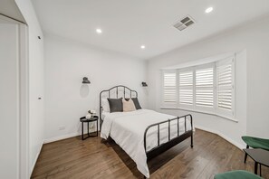 3 室のベッドルーム、アイロン / アイロン台、WiFi、ベッドシーツ