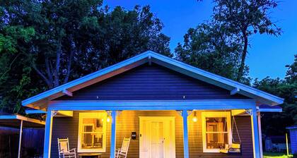 1700ft Gamers Nest 3 Bedroom 2 Bath 2 Kings 2 Queens and a Full! Bomb Backyard!