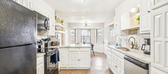 The Full Houseâ10 beds~Near Rose District~Shuffleboard~Poker Room~Game Room