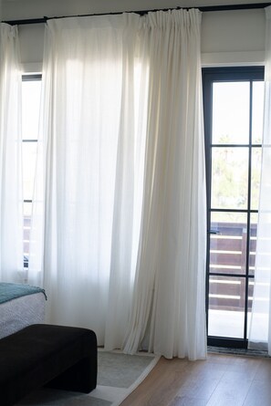 3 bedrooms, desk, iron/ironing board, free WiFi