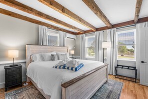 4 bedrooms, desk, iron/ironing board, free WiFi