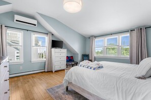 4 bedrooms, desk, iron/ironing board, free WiFi