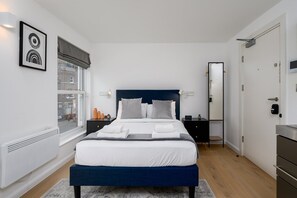 Iron/ironing board, Internet, bed sheets