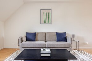 TV, stereo - Blueground | Enge, view, nr Zürich Lake (Zurich)