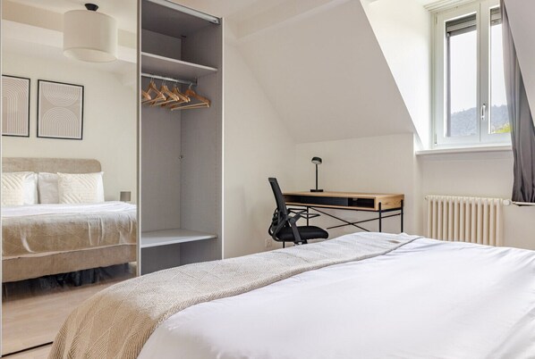 2 chambres, fer et planche à repasser, Wi-Fi, draps fournis
