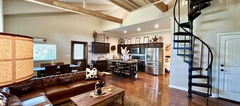 Vineyard Estate with 3 Luxurious Cottages, Pond w/Dock, Trail, Games & More