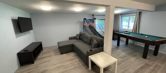 Relaxing Fall getaway / games room