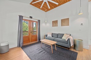 Téléviseur connecté, foyer, livres