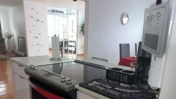 Mikroaaltouuni, uuni, liesi