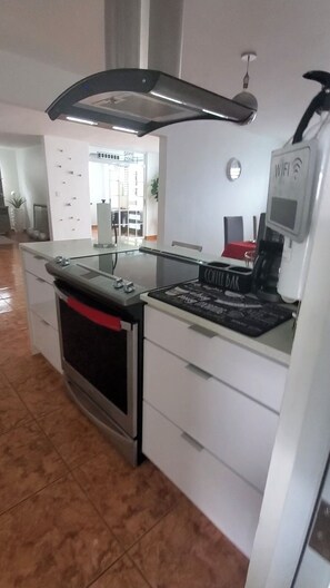 Microones, forn i placa de cuina 