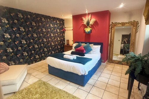 1 Bed Flat - Sleeps 5 - Pet friendly - Parking