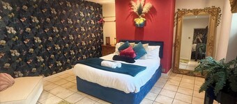1 Bed Flat - Sleeps 5 - Pet friendly - Parking