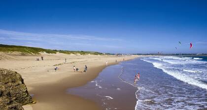 1 Bed Flat - Sleeps 5 - Pet friendly - Parking