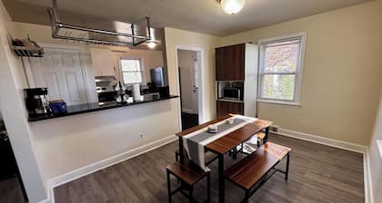 NEW Spacious 5-bedroom house in College Park near UMD!
