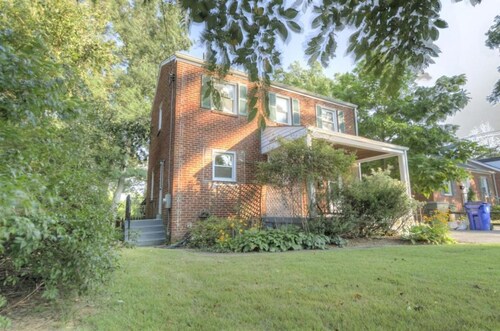 NEW Spacious 5-bedroom house in College Park near UMD!