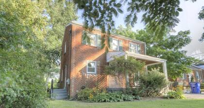 NEW Spacious 5-bedroom house in College Park near UMD!