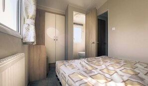 3 bedrooms, bed sheets