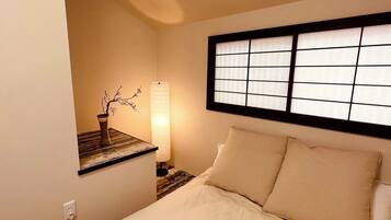 2 bedrooms, internet, bed sheets