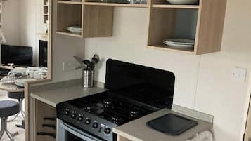 冰箱、微波炉、烤箱、炉灶