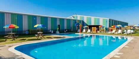 Una piscina cubierta