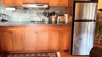 Fridge, microwave, stovetop, coffee/tea maker