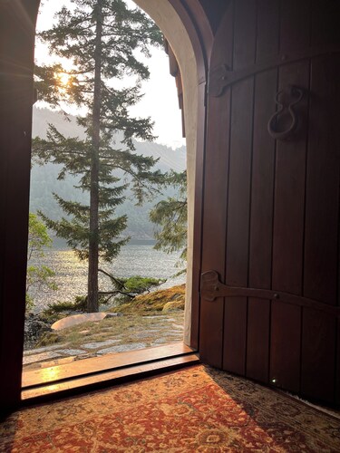 Malahat Fairyland Cottage