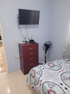 1 chambre, fer et planche à repasser, Wi-Fi gratuit