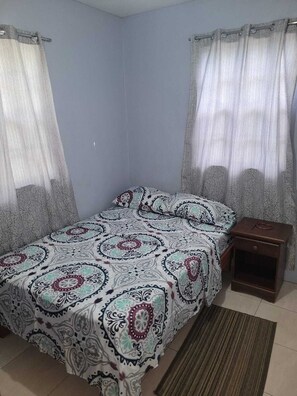 1 bedroom, iron/ironing board, free WiFi - J and N Cozy Quarters (Roseau)