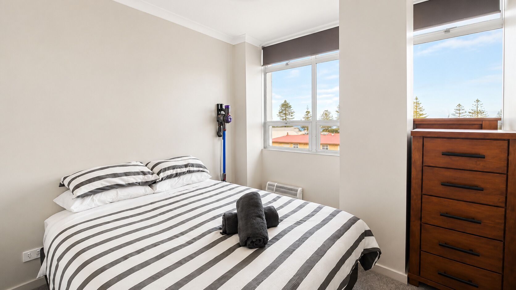 2 bedrooms, iron/ironing board, WiFi (free), bed sheets