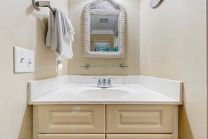 Hair dryer, towels - Golf course-front condo with private balcony and minutes from beach (Edisto Beach)