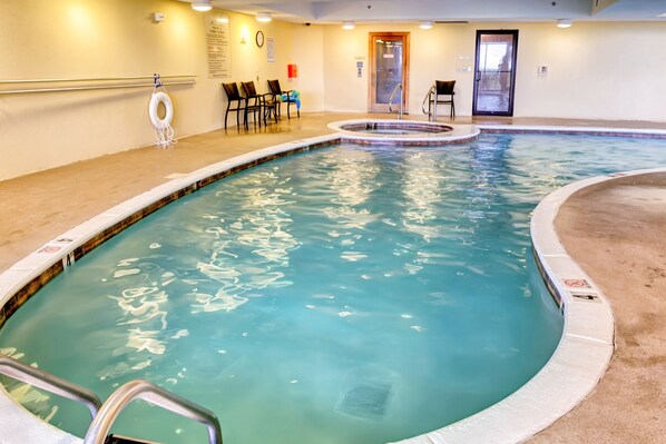 Una piscina techada, una piscina climatizada
