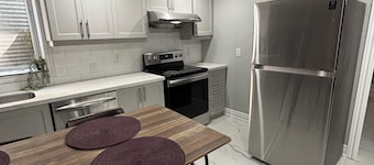 Your Home Away From Home Basement 3 Bedrooom 2 Full Washroom