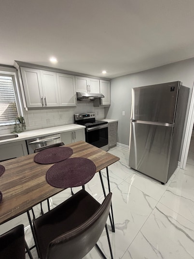 Your Home Away From Home Basement 3 Bedrooom 2 Full Washroom