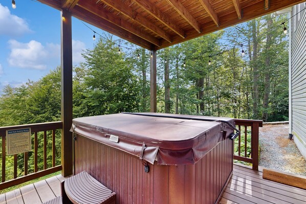 Outdoor spa tub