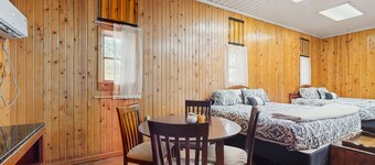 Peaceful wooded escape w/ kitchenette, gas grill, WIFI, lakes & trails nearby