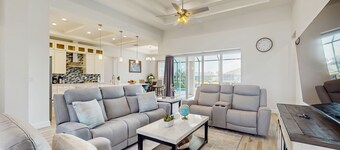 Luxurious waterfront home, pool, Gulf access, and pool table