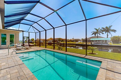 Luxurious waterfront home, pool, Gulf access, and pool table