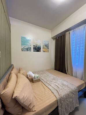 1 bedroom, iron/ironing board, Internet - Jade @ Shore Residences 1BR (Pasay City)