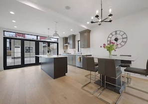 Luxury House, Non Smoking | Private kitchen