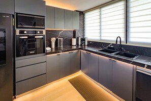 Fridge, microwave, oven, stovetop