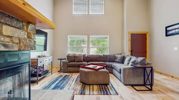 Televisión y chimenea