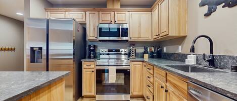 Refrigerador, microondas, horno, placa de cocina
