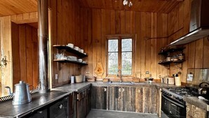 Private kitchen - Alto Castillo Lodge  (Rio Ibanez)