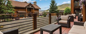 Terrace/patio - 3-Bedroom Condo w/ Amazing Views in Lake Chelan! (Chelan)