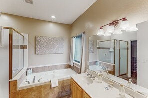 Secador de pelo y toallas