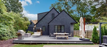 Relaxed Riverside Living with Hot Tub, Private Docks & Kayaks in Saugatuck