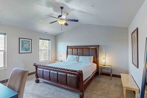 4 habitaciones, tabla de planchar con plancha, internet y ropa de cama 