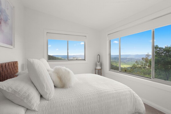 3 bedrooms, iron/ironing board, Internet, bed sheets