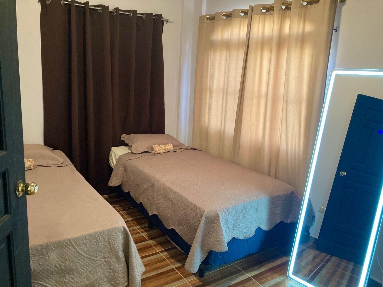 2 bedrooms, internet, bed sheets